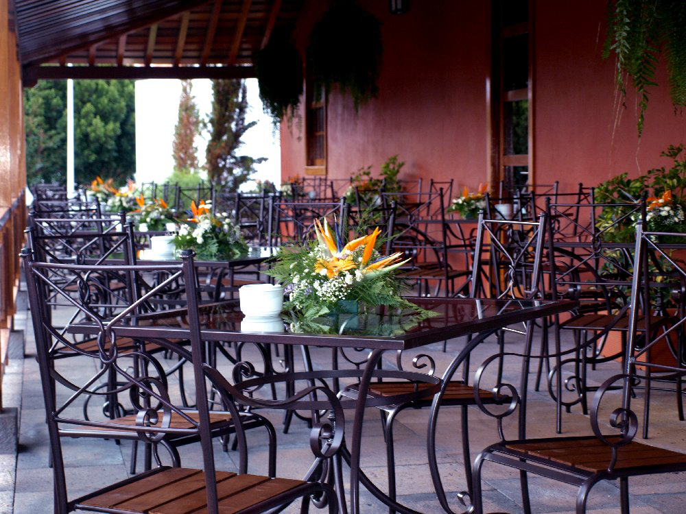 Casa Del Patio's elegant restaurant